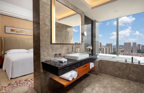 Huizhou Hotel | Crowne Plaza Huizhou by IHG