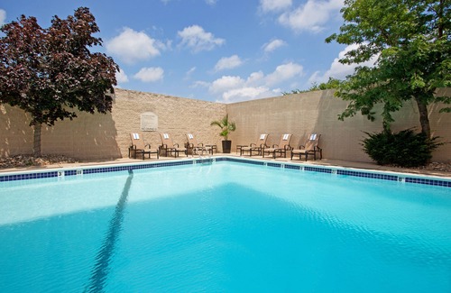 Bethel Park Hotel | Crowne Plaza Suites Pittsburgh South, an IHG Hotel