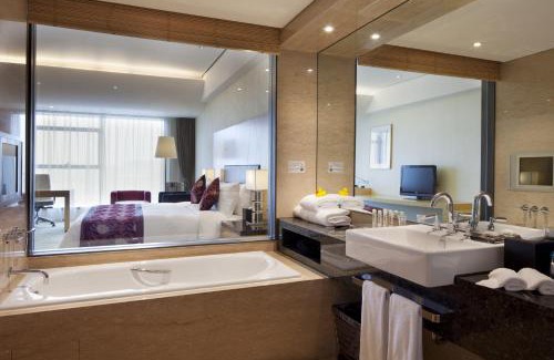 Dongli Hotel | Crowne Plaza Tianjin Binhai by IHG