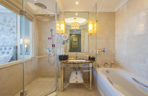 Huayuan Road Area Hotel | Crowne Plaza Zhengzhou by IHG