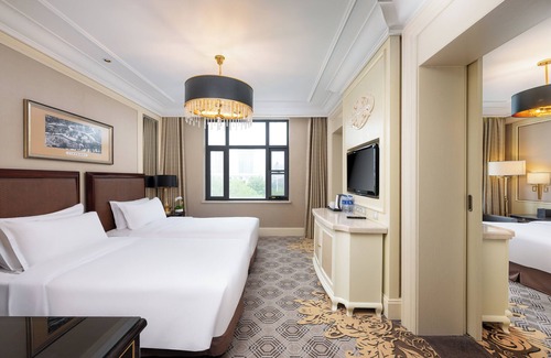 Huayuan Road Area Hotel | Crowne Plaza Zhengzhou by IHG