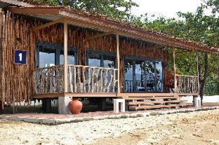 Calatagan Resort | Crusoe Cabins Casobe