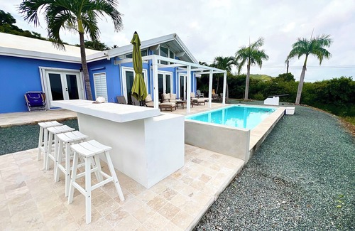 Cotton Valley House | Cruzan Time, New Pool, Buck Island view, Starlink, solar