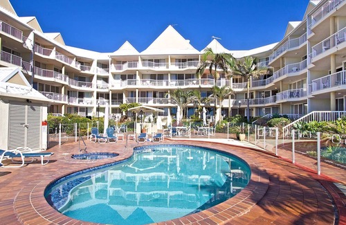 Tugun Apartment | Crystal Beach 42 - Absolute Beachfront & Pool