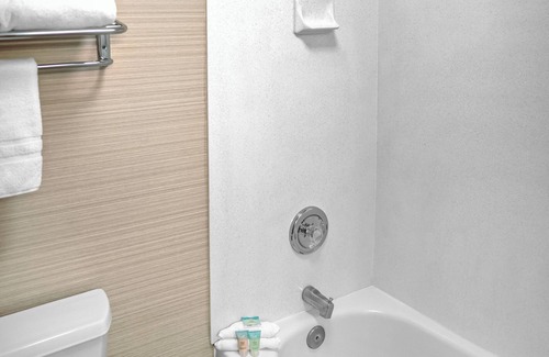 Murray Hotel | Crystal Inn Hotel & Suites Midvalley
