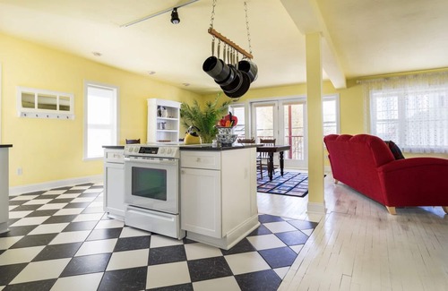 Beulah Apartment | Crystal View, Suite 3