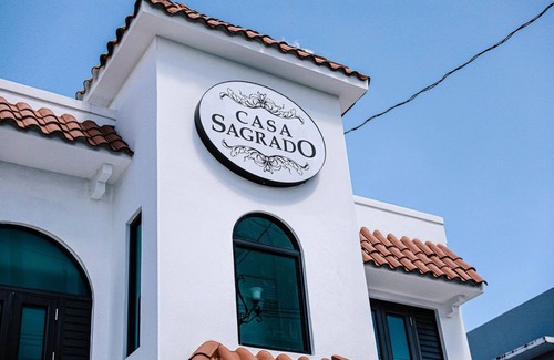 Sagrado Corazon Apartment | CS5- Preserved Colonial 1BR with High Ceilings- Sleeps 2