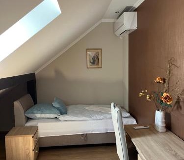Gyal House | Csini Panzió Drinkbár
