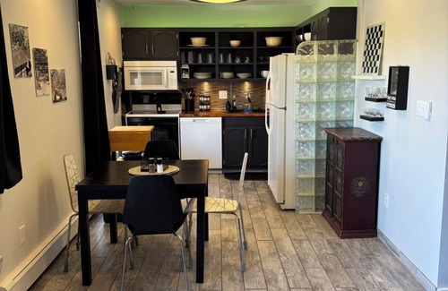 University Park Condo | CSU/Old Town steps away. Indoor Pool! Full reno Jan 2025!