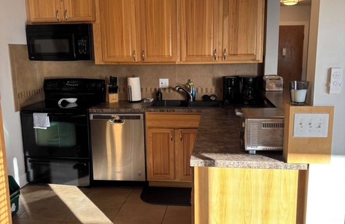 University Park Condo | CSU/Old Town steps away. Indoor Pool! Full reno Jan 2025!