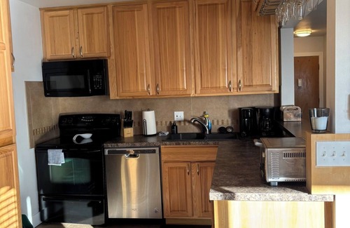 University Park Condo | CSU/Old Town steps away. Indoor Pool! Full reno Jan 2025!