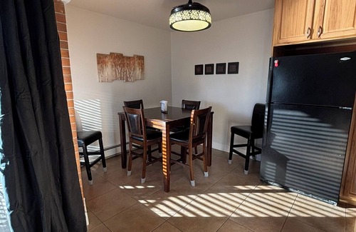 University Park Condo | CSU/Old Town steps away. Indoor Pool! Full reno Jan 2025!