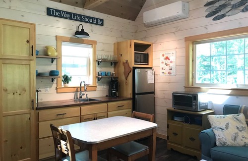 Bristol Cottage | Ctg #1, Pets Stay Free! 3 Modern Cottages w/Heat & AC, 1st Flr King/Standup Loft