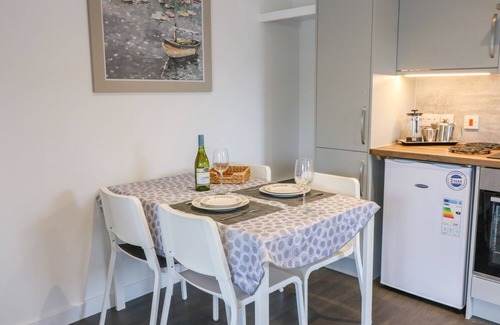 Bridport Cottage | CUCKOO COTTAGE, romantic, with a garden in Bridport