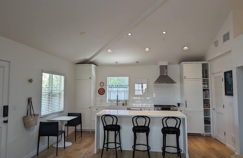 Carlson Park House | Culver City Luxury Duplex Unit 2 blks to Downtown, Sony Pictures Entertainment