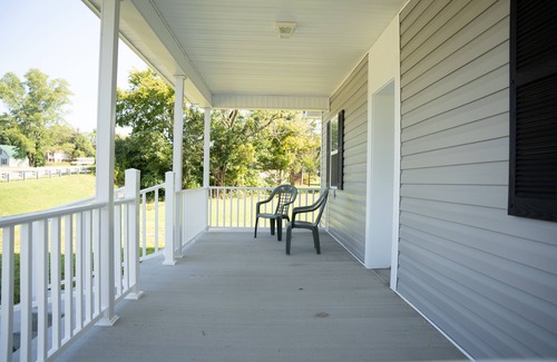 Williamsburg House | Cumberland Mountainside Stay (1 Mile from University of the Cumberlands)