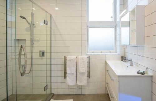 Dunedin City Centre Apartment | Cumberland Street deluxe apartment No2