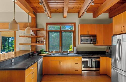 Stevenson House | Curated art, luxe linens & indoor-outdoor fireplaces.