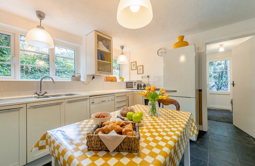 Manorbier House | Curlew Cottage - Four Bedroom House, Sleeps 7