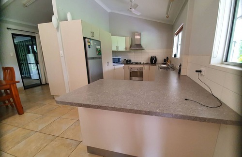 Dundee Beach House | Curlew Lodge -1 road back from beach. Limited WiFi is now available