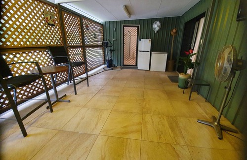 Dundee Beach House | Curlew Lodge -1 road back from beach. Limited WiFi is now available