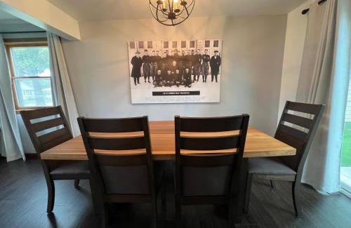Green Bay House | Curly's Quarters (4 Bedroom Home) w/Lambeau view