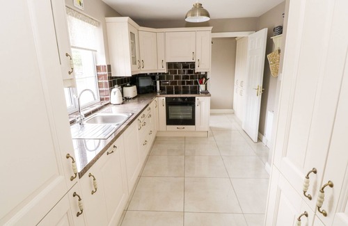 Mulranny Cottage | CURRAGH HILL, family friendly in Mulranny, County Mayo