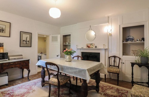 Bradwell-on-Sea Cottage | CURRY FARM, pet friendly, with a garden in Bradwell-On-Sea
