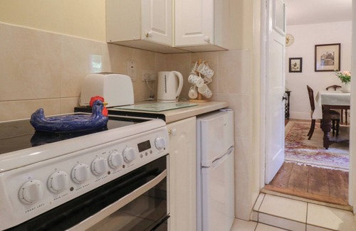 Bradwell-on-Sea Cottage | CURRY FARM, pet friendly, with a garden in Bradwell-On-Sea