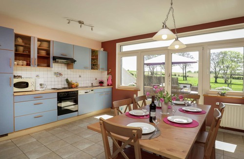 Tenneville House | Cushy Holiday Home with Fenced Garden
