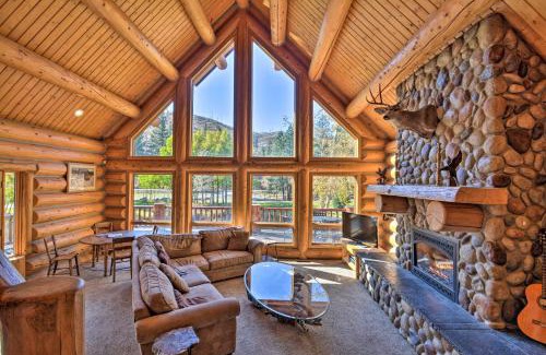 Conner House | Custom Bitterroot Valley Cabin with Hot Tub and Views!