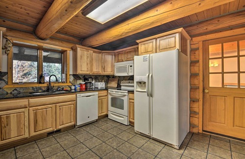 Conner Cabin | Custom Bitterroot Valley Cabin w/Hot Tub & Views!