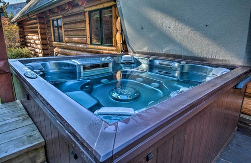 Conner Cabin | Custom Bitterroot Valley Cabin w/Hot Tub & Views!