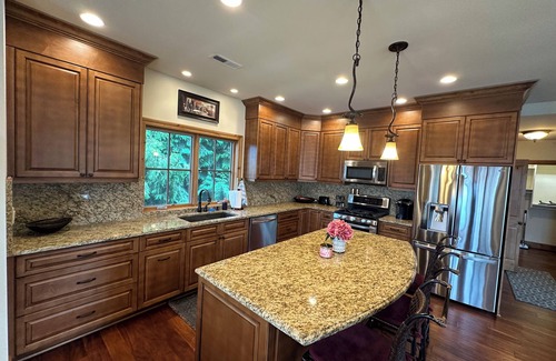 Bonney Lake House | Custom built Lake Tapps Waterfront Guest house, 2 bed, 2bath, W/D