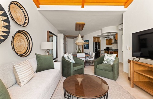 Colonia 5 de Diciembre Condo | Custom designed Penthouse with sweeping ocean views! 2BD Penthouse for rent in 5