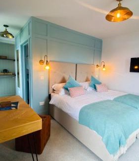 Kilcreggan Hotel | Custom House Hotel