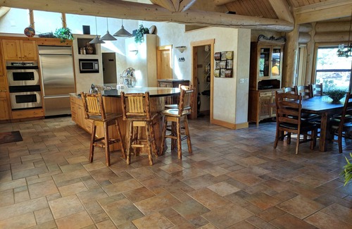 Huntsville Ski Chalet | Custom log home nestled in the mountains. Stunning valley views from every room.