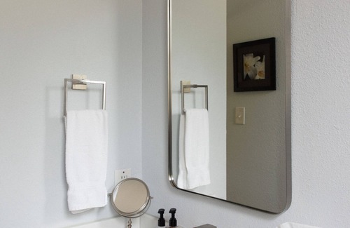 Kyle Hotel | Cute 1 bedroom cottage offering stunning views of the Texas Hill Country.