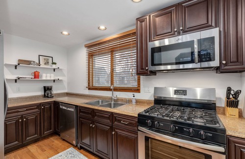 Lake Orion House | Cute 2-bedroom lake house in Lake Orion