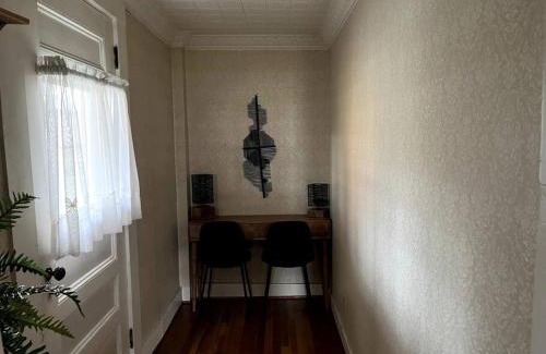 Littleton House | Cute 6-Bedroom Getaway in the heart of Littleton