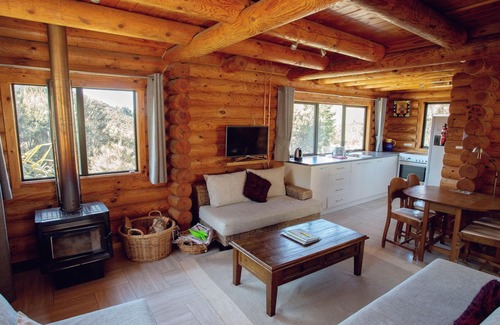 Mt Lyford Cabin | Cute and comfortable log cabin in the mountains perfect for a couple or family
