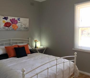 Murray Bridge House | Cute and Cosy II - Events, Workers, Getaways.