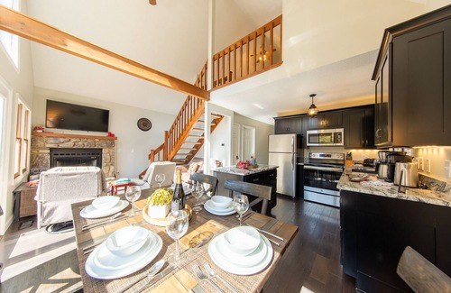 Waynesville Cottage | Cute and Cozy Cottage with hot tub