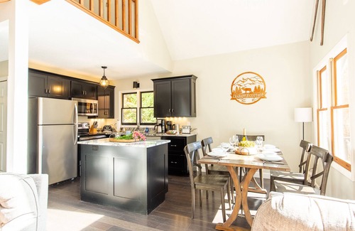 Waynesville Cottage | Cute and Cozy Cottage with hot tub