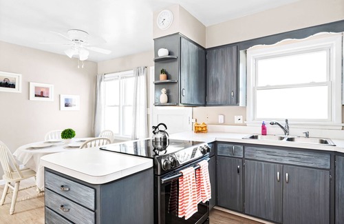 Adolph House | Cute and Cozy Hermantown Home!