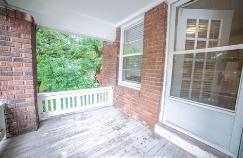 Southmoreland Condo | Cute And Cozy, Private and Quiet. Central KC