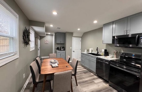 Olathe Apartment | Cute apartment in Downton Olathe
