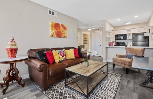 Park Central Apartment | CUTE APARTMENT! PERFECT FOR LONG TERM STAYS