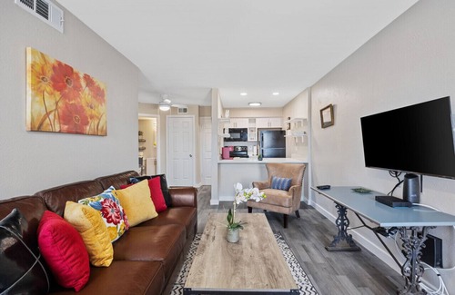 Park Central Apartment | CUTE APARTMENT! PERFECT FOR LONG TERM STAYS