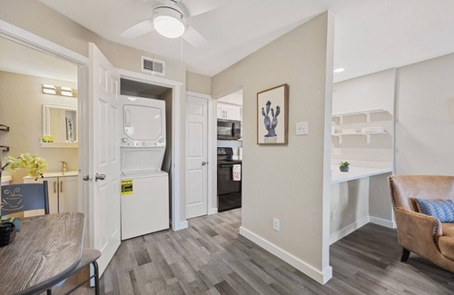 Park Central Apartment | CUTE APARTMENT! PERFECT FOR LONG TERM STAYS